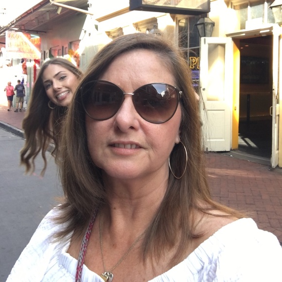 Meet your Posher, Colette - Picture 2 of 3